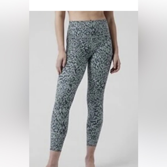 Athleta Salutation Stash II Pocket Tight 7/8 Green Black Print - Picture 7 of 10